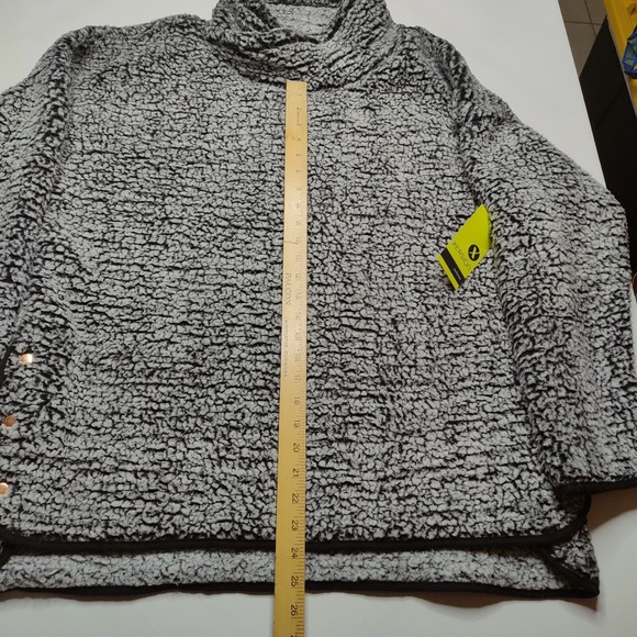 Xersion‎ Women XL Black Gray Faux Fur Soft Touch Pullover NEW - Picture 9 of 12